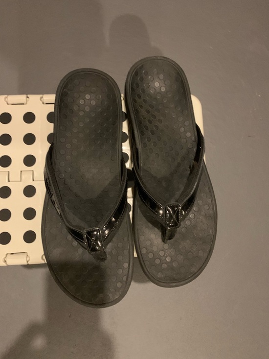 Vionic Shoes - Vionic Tide Black Patent Flip Flop Sandals